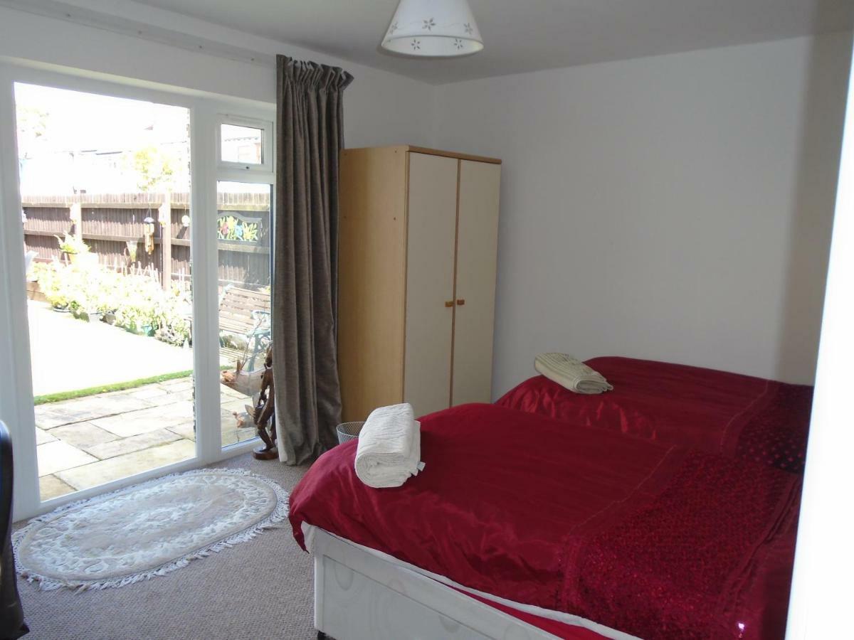 Tea In Liverpool - Private - Quiet - Ground Floor - En-Suite - Walk-In-Shower Exterior photo