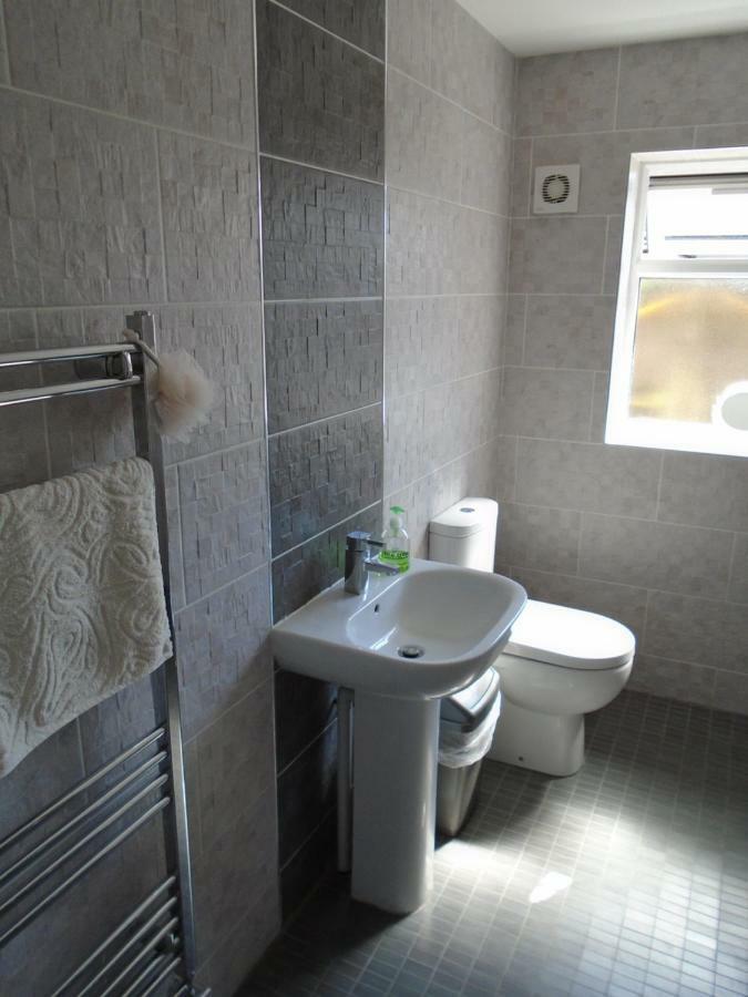 Tea In Liverpool - Private - Quiet - Ground Floor - En-Suite - Walk-In-Shower Exterior photo