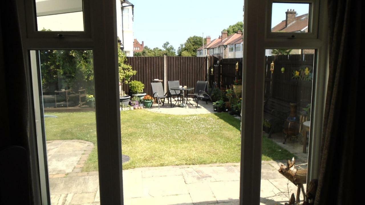 Tea In Liverpool - Private - Quiet - Ground Floor - En-Suite - Walk-In-Shower Exterior photo