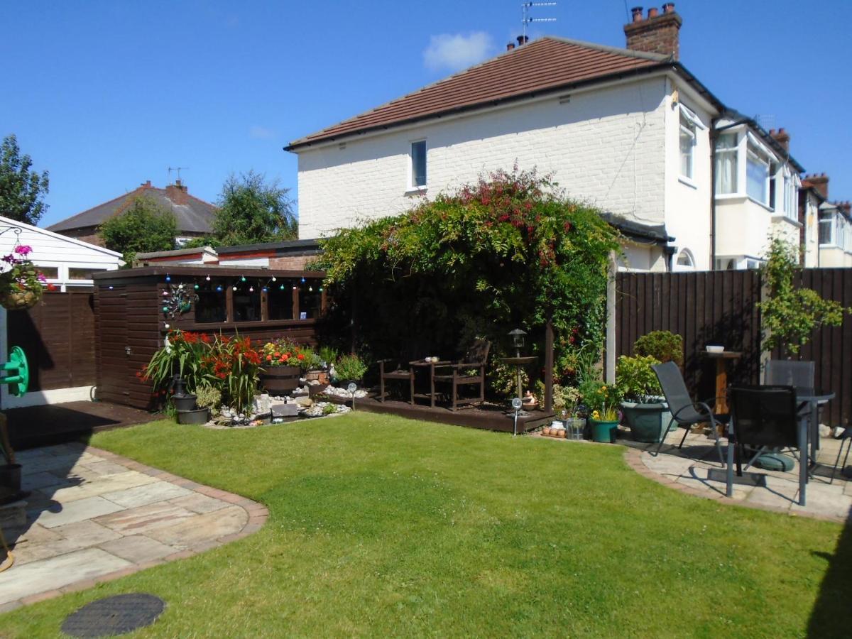 Tea In Liverpool - Private - Quiet - Ground Floor - En-Suite - Walk-In-Shower Exterior photo