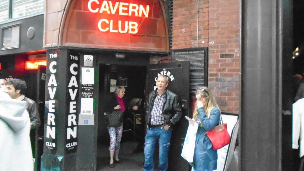 Tea In Liverpool - Private - Quiet - Ground Floor - En-Suite - Walk-In-Shower Exterior photo